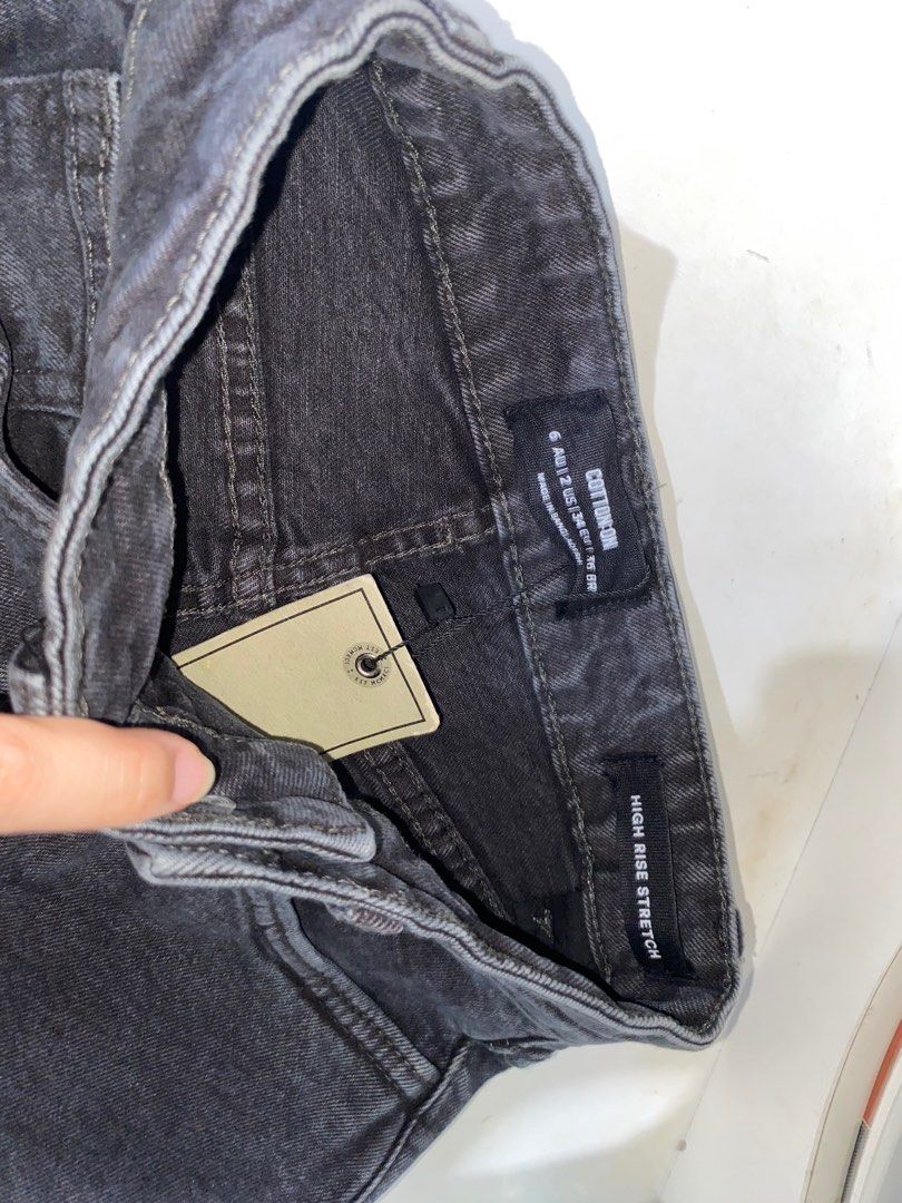 Cotton on highwaisted shorts SIZE 26 (Category: Shorts) located in Makati City. Submitted by yourruth (Listing ID 1367963960, Image 3). Description: .