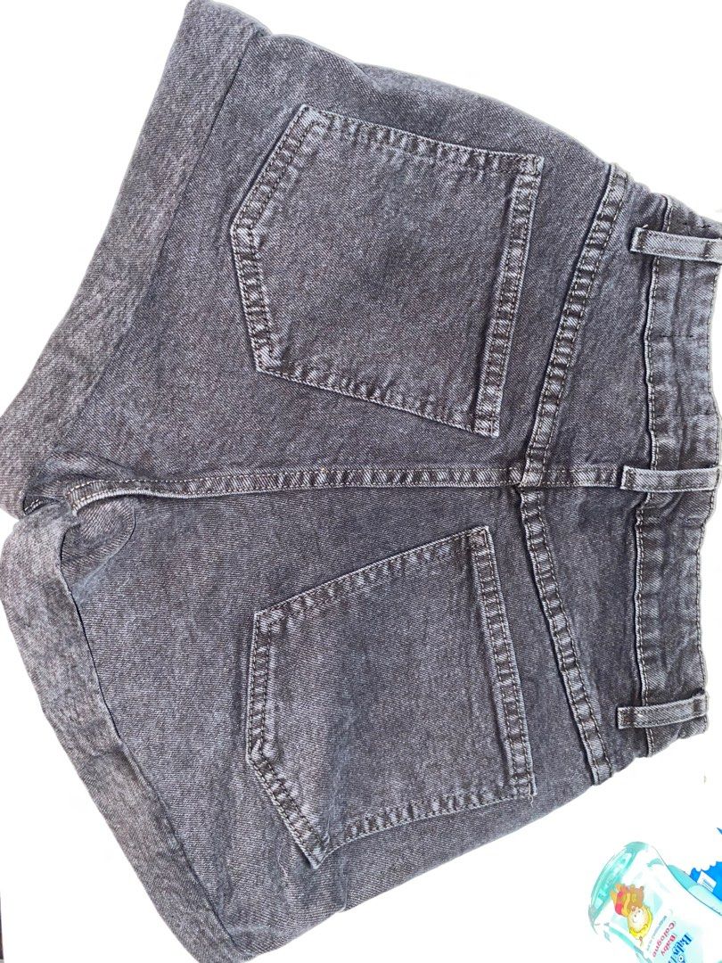 Cotton on highwaisted shorts SIZE 26 (Category: Shorts) located in Makati City. Submitted by yourruth (Listing ID 1367963960, Image 2). Description: .