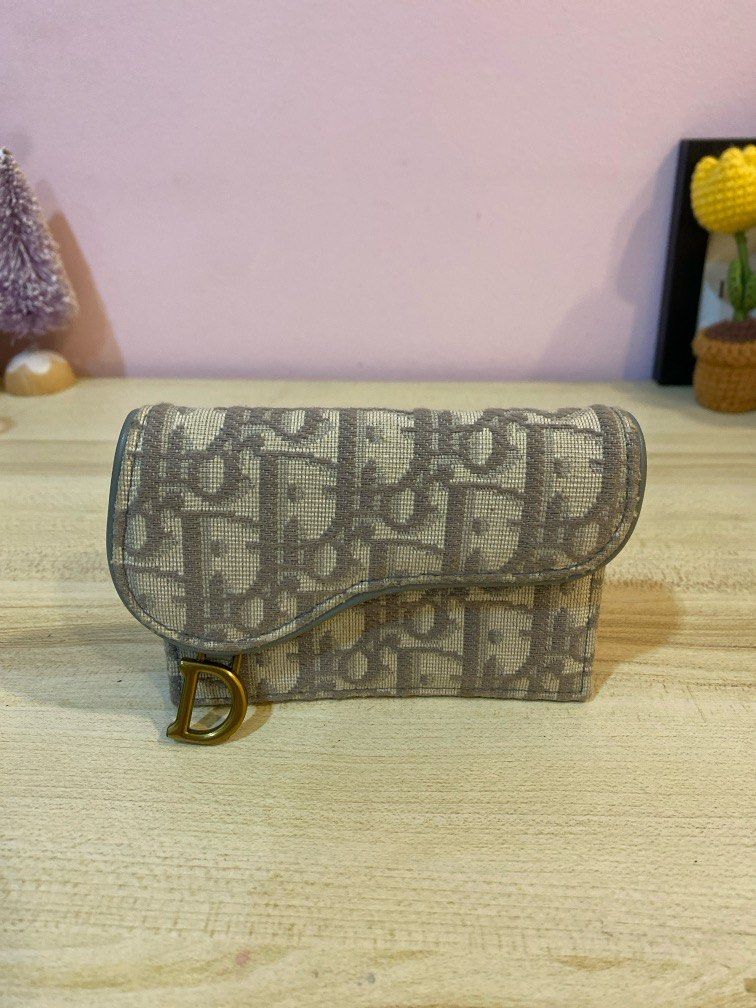 Dior Card Holder (Category: Luxury Bags & Wallets) located in Cauayan City . Submitted by shop.thriftsociety (Listing ID 1368010476, Image 1). Description: Rank A Cant find the box :(.