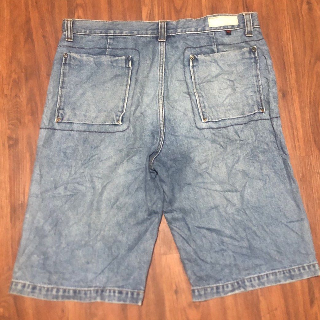 Edwin Ross relax jorts (Category: Shorts) located in Iriga City. Submitted by kjgonzales_ (Listing ID 1362076215, Image 2). Description: Good condition Dimes: 34x23x10.5 need wash.