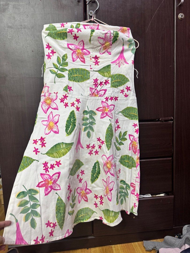 Floral bustier dress (Category: Dresses) located in Manila. Submitted by frenchmacaron (Listing ID 1367957172, Image 2). Description: Super pretty in actual Midi dress Soft denim stretch fabric With wire sa bra area Fits L-XL.