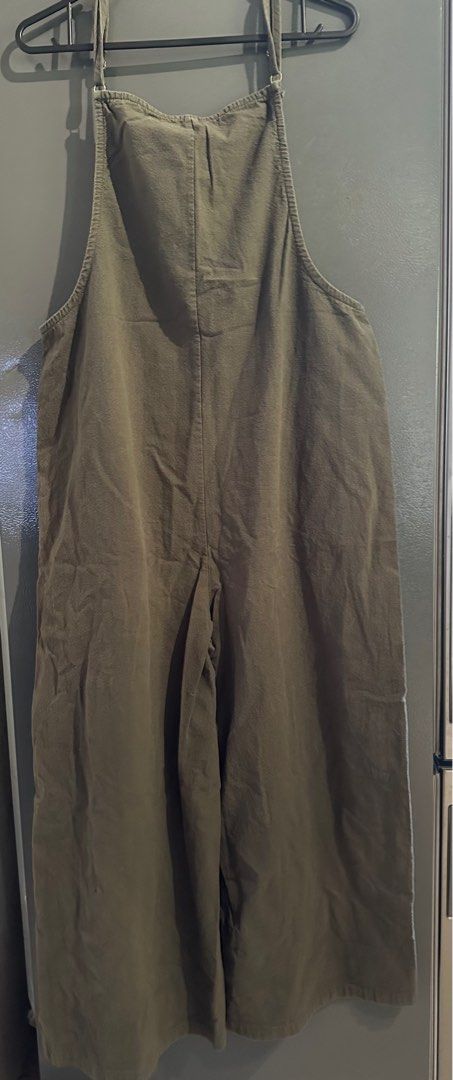 Flowy Olive Overalls (Category: Coats, Jackets and Outerwear) located in Makati City. Submitted by balaig (Listing ID 1367931367, Image 2). Description: .