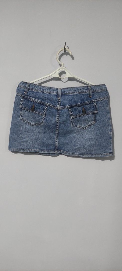 Forever 21 denim skirt (Category: Skirts) located in Rizal. Submitted by gansstash (Listing ID 1368026412, Image 3). Description: FREEBIE!!!! W 30 L 12.5 good condition.