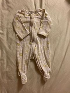 (Category: ) located in . Submitted by gowearit (Listing ID 1367965404, Image 1). Description: .