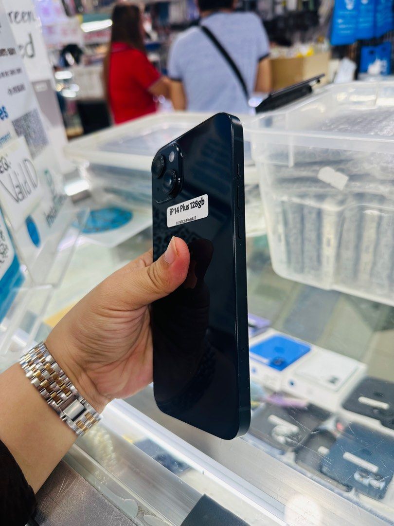 Iphone 14 Plus 128gb 88% Batt FU 95% Makinis (Category: iPhone 14 Series) located in San Juan City. Submitted by javedsgadgetshop (Listing ID 1367929786, Image 3). Description: INSTALLMENT OPTIONS : SPAY LATER / GGIVES / CREDIT CARD! WE BUY AND SELL SO PWEDE MAGBINTA OR SWAP ! Quick Specs : Iphone 14+ •128gb •NTC Variant •88% batt health •Factory Unlock •95% Smoothness •No hidden issue | No Repaired •100% Authentic | Not Refurbished •w/ OEM Charg