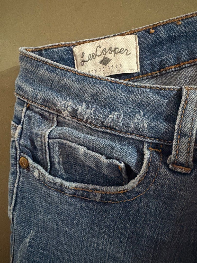 Lee Cooper Ripped Skinny Jeans (Category: Jeans) located in Quezon City. Submitted by alythinggoes (Listing ID 1368019723, Image 3). Description: .