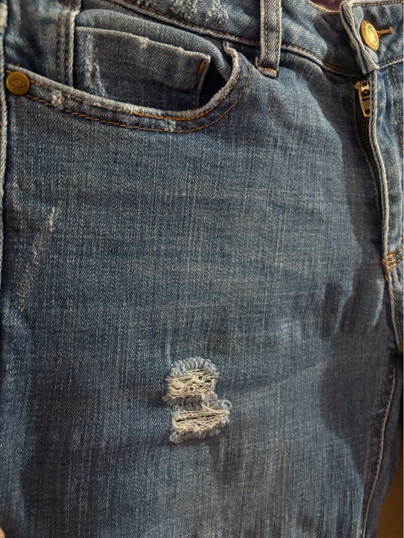 Lee Cooper Ripped Skinny Jeans (Category: Jeans) located in Quezon City. Submitted by alythinggoes (Listing ID 1368019723, Image 2). Description: .