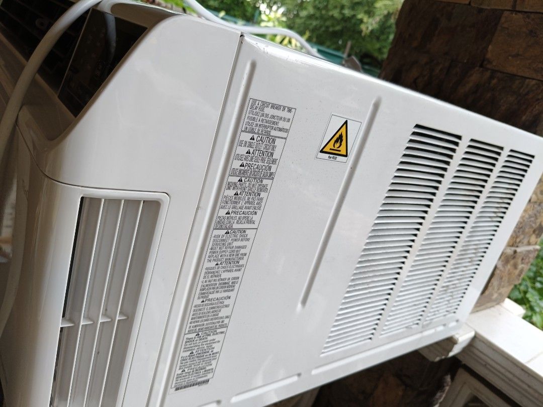 LG 1.5hp dual inverter (Category: Air Conditioning and Heating) located in San Fernando. Submitted by artemisolshop_0704 (Listing ID 1367952361, Image 3). Description: LG 1.5hp aircon dual inverter window type Bagong linis With LG thinQ application Location: Guagua,Pampanga.