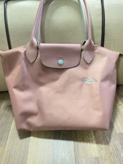 (Category: ) located in . Submitted by nazzthrifted (Listing ID 1367956787, Image 1). Description: .