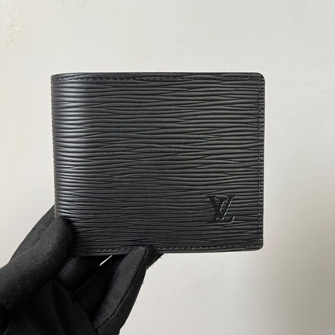 LV Epi Leather Bifold Wallet (Category: Luxury Bags & Wallets) located in Antipolo. Submitted by mjlenihcpreloved (Listing ID 1368011464, Image 1). Description: .