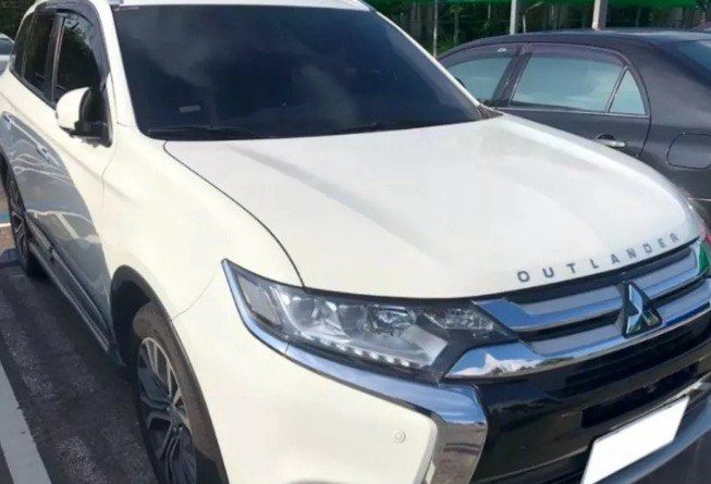 由 pipi1108cc (刊登 ID 1367905164，圖片 3) 提交，位於 台中市 (Taichung) 的 Mitsubishi Outlander 2018款 白色 🔍️售價：18萬 🔍️出廠：2018年 🔍️行駛里程：6.4萬公里 🔍️乘客數：5門5座 🔍️排氣量：2.4L (類別：汽車出售)，說明：🔍️廠牌型號：Mitsubishi Outlander 2018款 白色 🔍️售價：18萬 🔍️出廠：2018年 🔍️行駛里程：6.4萬公里 🔍️乘客數：5門5座 🔍️排氣量：2.4L 🔍️引擎燃料：汽油 🔍️驅動方式：2WD ★重要資訊★ 車輛均有第三方認證 ⭕️專業鑑定⭕️合格認證 ⭕️檢定報告⭕️一覽無疑 📣便宜賣🚫無事故🚫無泡水🚫無待修 提供💯完整第三方認證合格檢驗報告 保證✅實車實價✅車況透明✅安心購車 ★提供車況原始表 ★車況與認證表不符，退車並全額退費 ◎歡迎私訊預約賞車◎ ★早上10點到晚上18點 ★Line ID : pi