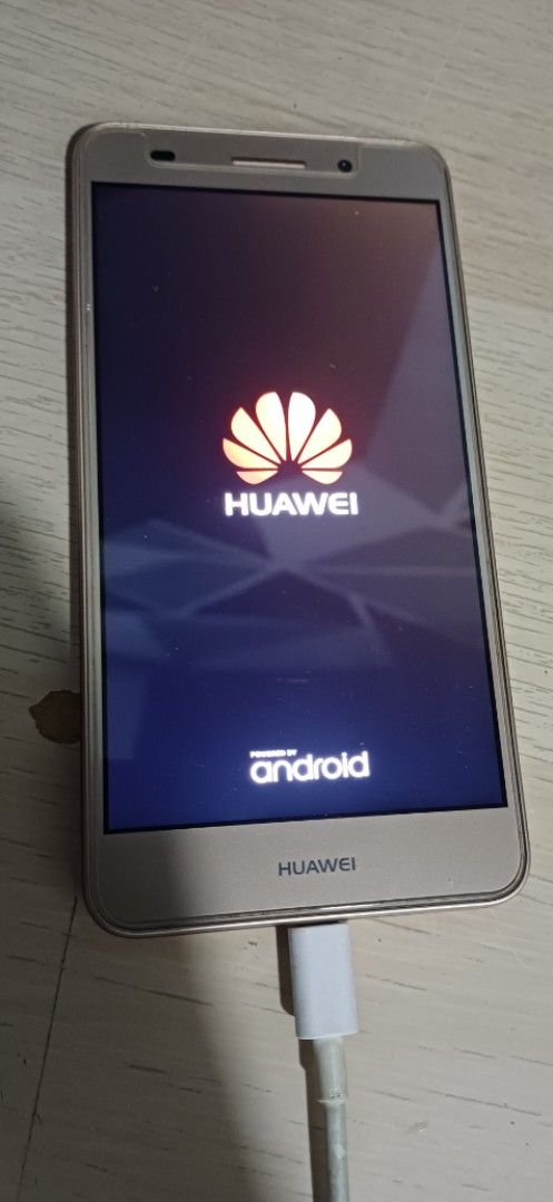 Mixed android.. (Category: Android Others) located in Kota Tinggi. Submitted by selvan89 (Listing ID 1367440818, Image 1). Description: All can use ..need battery change.. ..2phone can't turn on..some stuck on logo.