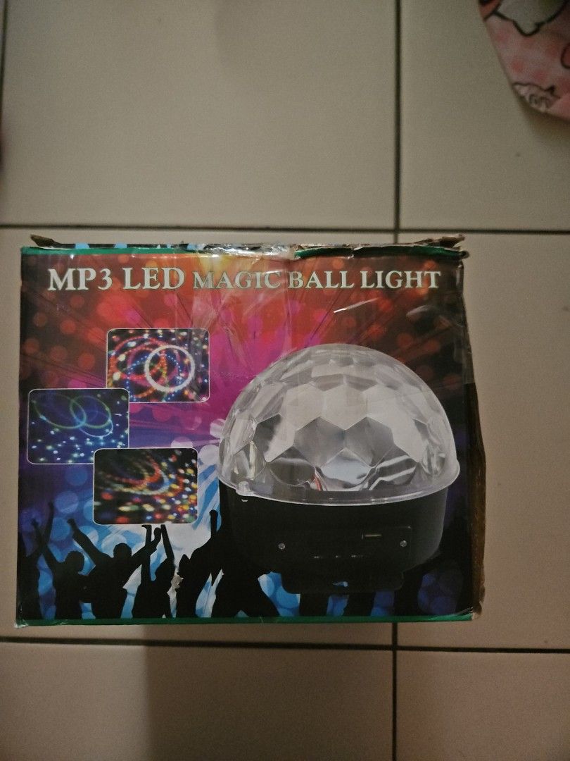 由 yushanai914 (刊登 ID 1367870527，圖片 1) 提交，位於 台北市 (Taipei) 的 mp3魔術球燈 (類別：Soundbar、揚聲器、藍牙喇叭、耳擴)，說明：喜歡出價唷 面交。