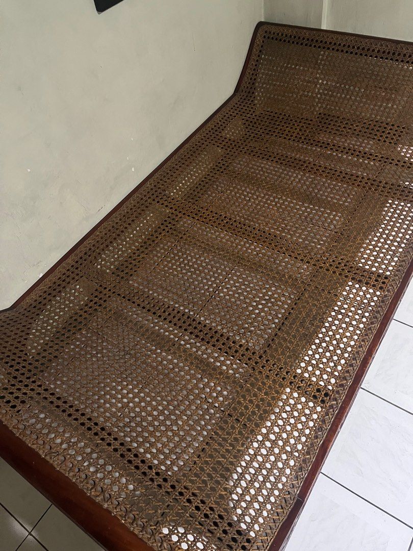 Narra Divan (Category: Sofas) located in Quezon City. Submitted by paulsfinds (Listing ID 1367914912, Image 3). Description: RFS: Decluttering of furniture Loc: QC.