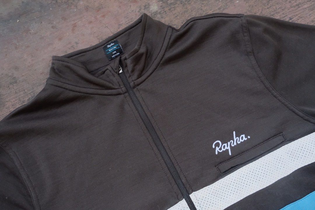 Rapha team jersey (Category: Bicycles) located in Cainta. Submitted by plus.eighty.one (Listing ID 1367976316, Image 3). Description: Rapha Training brevet jersey Team. Sky Size L Pit to pit 19 Shoulders 16 Length 24 (front) Condition : 8/10 minor signs of wear.
