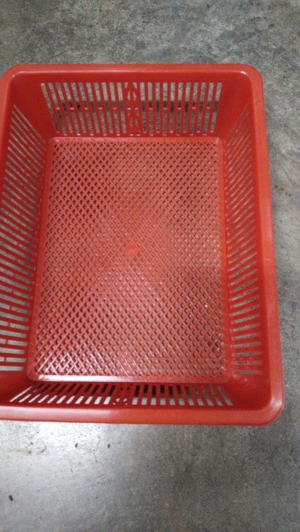 Rectangular Plastic Colander Basket (Category: Storage Boxes & Baskets) located in Singapore. Submitted by frstylez (Listing ID 1367874475, Image 2). Description: Used basket still in okay condition letting go at $2 each Self collect at Ubi.