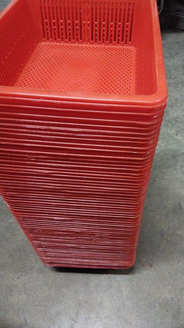 Rectangular Plastic Colander Basket (Category: Storage Boxes & Baskets) located in Singapore. Submitted by frstylez (Listing ID 1367874475, Image 3). Description: Used basket still in okay condition letting go at $2 each Self collect at Ubi.