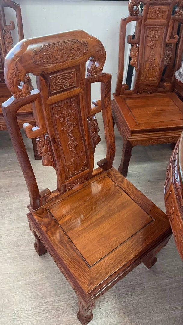 Solid wood dining set (Category: Tables & Sets) located in Singapore. Submitted by alancoffee (Listing ID 1368009713, Image 2). Description: 📣｜Solid Wood Round Dining Table 🍻 Diameter is around 1.4 meters, comes with 6 matching solid wood chairs. My father-in-law is reluctant to sell it, but our new home is too small to fit it. If you’re interested, give me a shout ❤️ ◾️We spent over $8000 including delivery when we bought it. Now it’s going fo