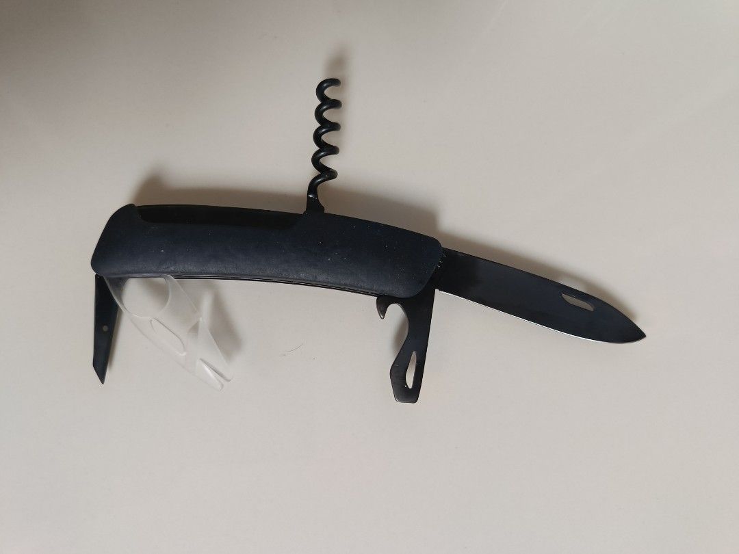 swiza swiss knife (Category: Knives & Chopping Boards) located in Manila. Submitted by goldenking0 (Listing ID 1367939382, Image 2). Description: .