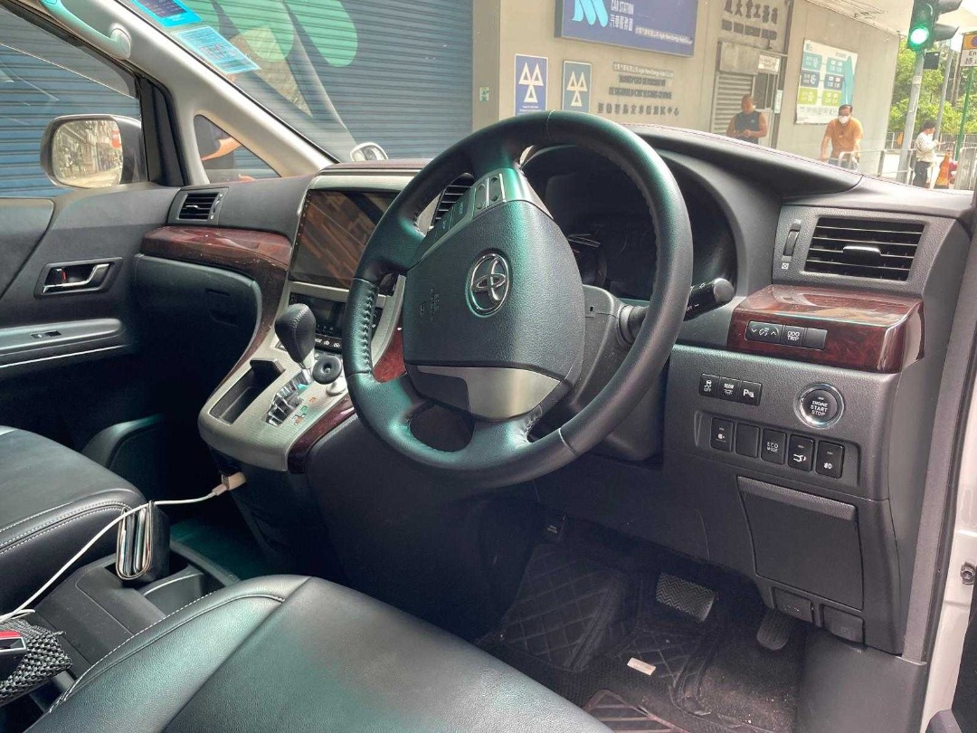 Toyota ALPHARD 2.4 Auto498325750106695685