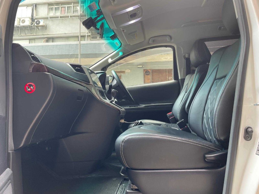 Toyota ALPHARD 2.4 Auto498325750106695688
