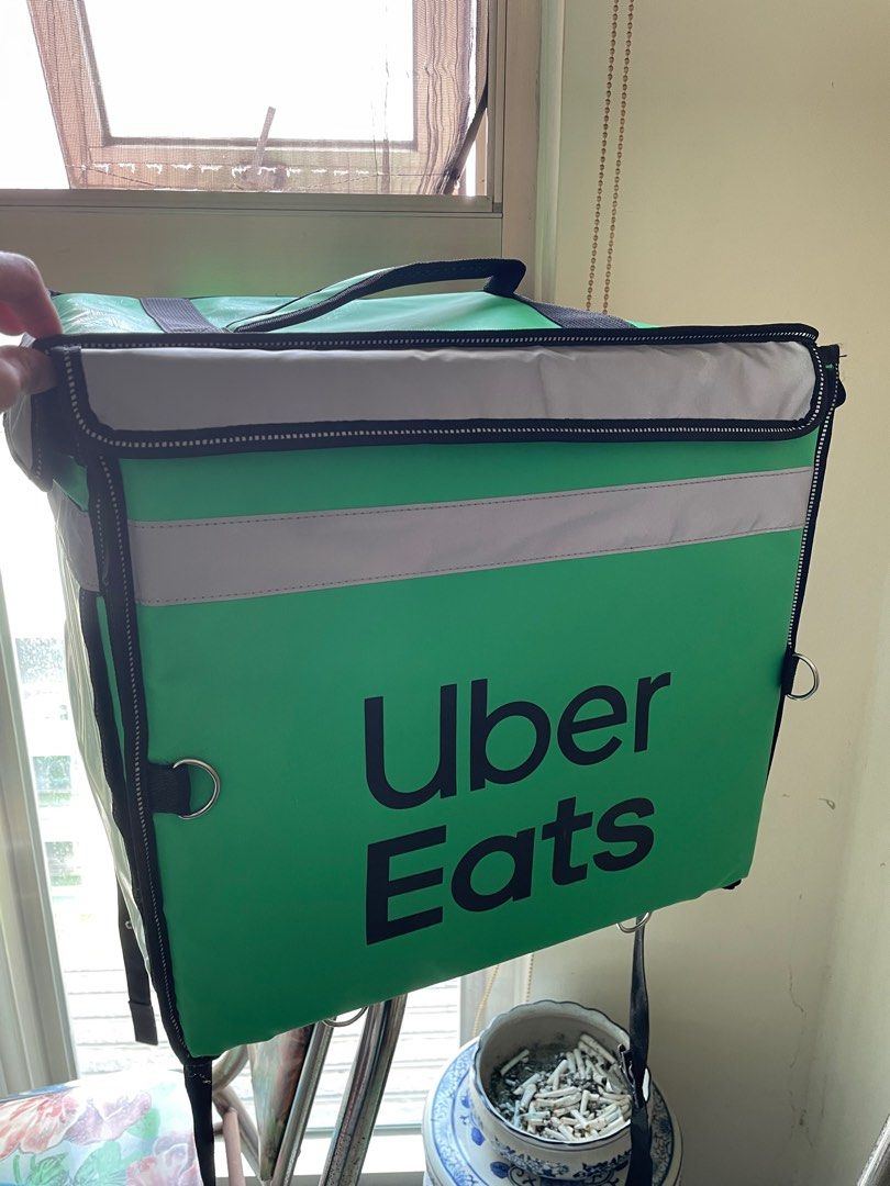 由 xk2020031605485 (刊登 ID 1367926682，圖片 2) 提交，位於 新北市 (New Taipei) 的 UberEats 外送箱 (類別：外送)，說明：（近全新） 商品如圖 ，只接受面交，現金💰 地區：新北市林口區 。