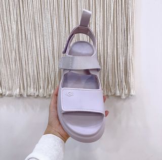 【UGG GoldenGlow 夏日一字帶涼鞋 | 銀河紫限定款】63016496301698110