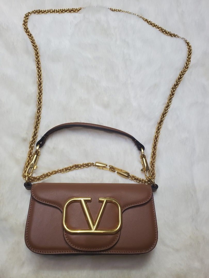 Valentino Sling bag (Category: Luxury Bags & Wallets) located in Manila. Submitted by mavel0817 (Listing ID 1367898513, Image 2). Description: Valentino Sling bag Leather /etikita.