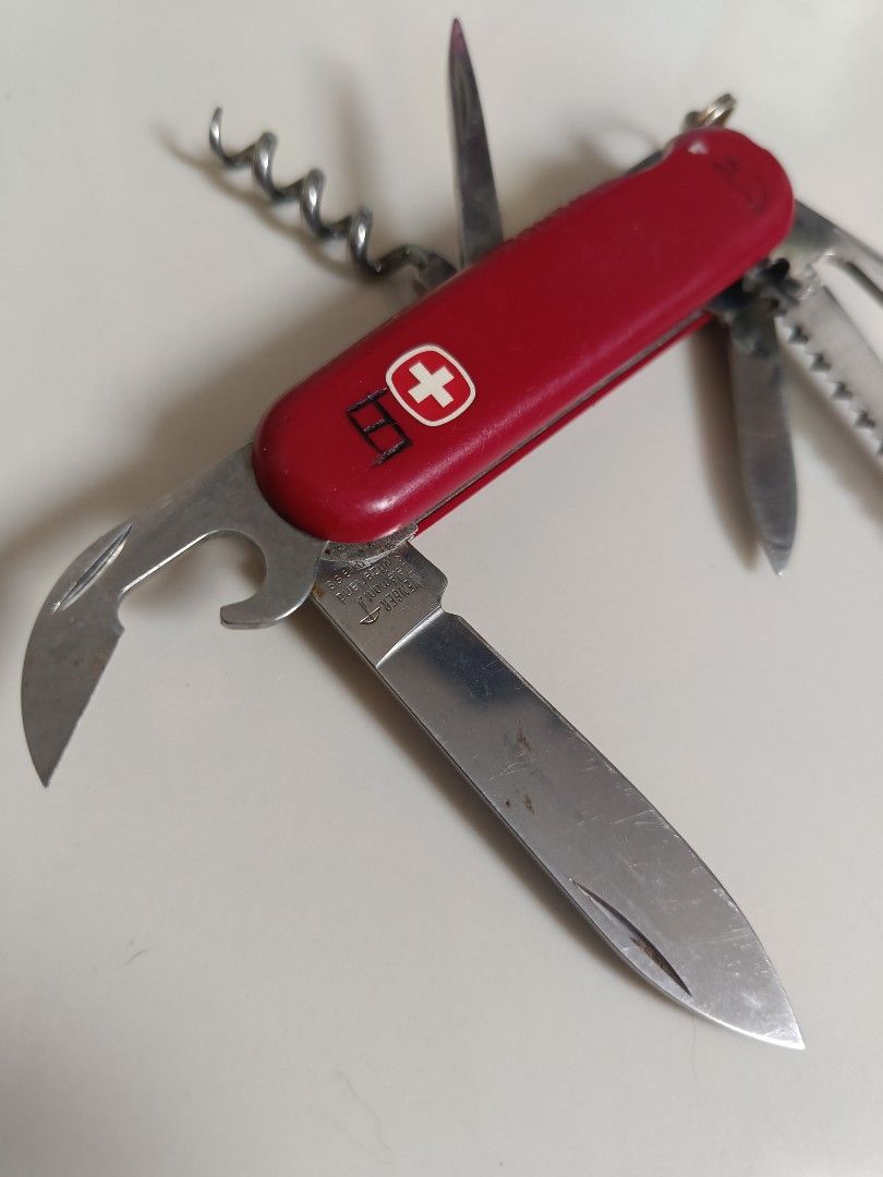 wenger swiss knife 1 (Category: Knives & Chopping Boards) located in Manila. Submitted by goldenking0 (Listing ID 1367948420, Image 1). Description: .