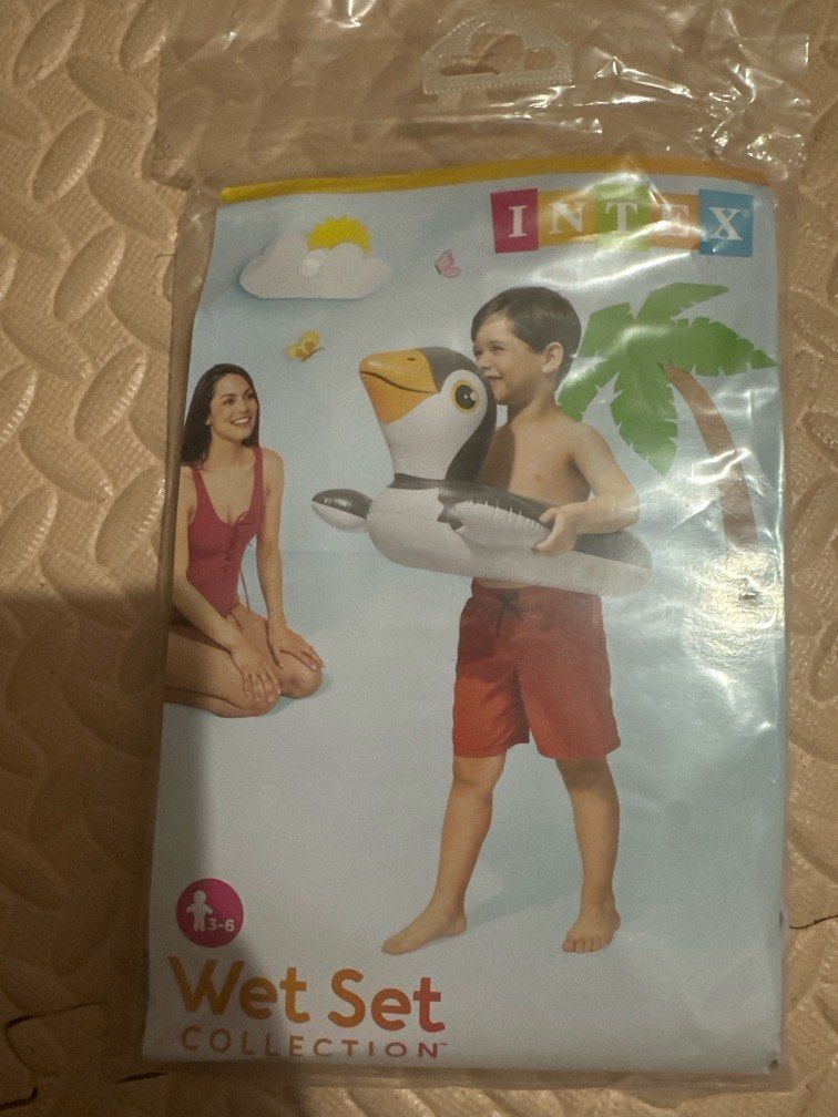 Wet set collection （分類：嬰兒及小童流行時尚）位於 Hong Kong。 由 cocoson 提交（商品編號 1368001336，圖片 1）。簡介： Wet set collection 3-6 year，size 25‘’X25’’。