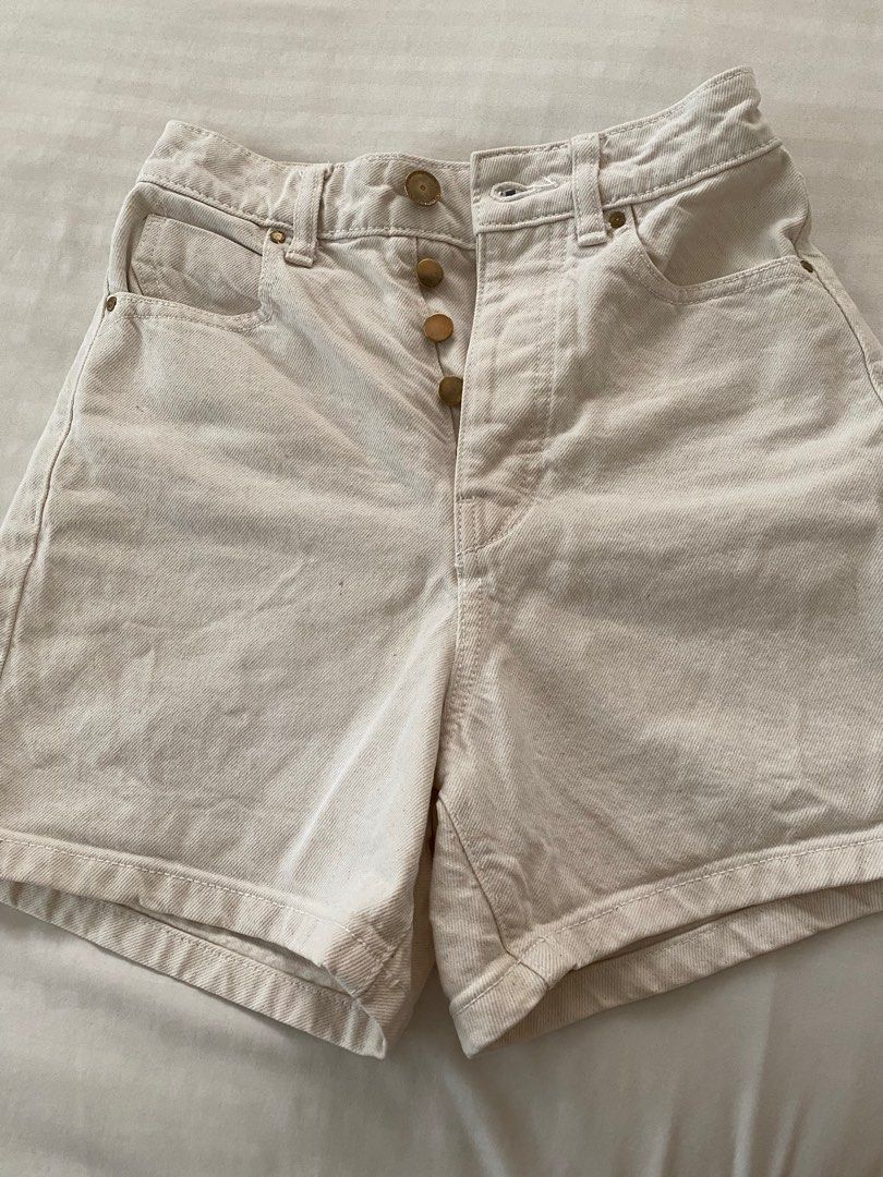 Zara shorts (Category: Shorts) located in Pasig City. Submitted by _matchabby (Listing ID 1367917175, Image 1). Description: .