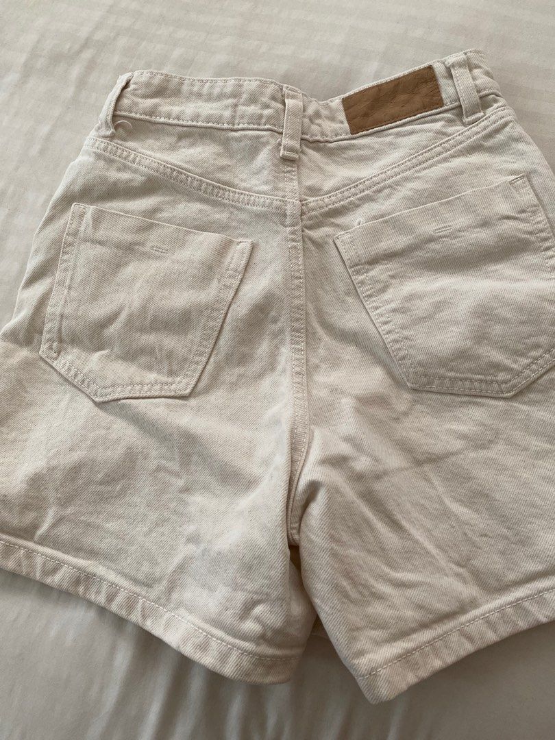 Zara shorts (Category: Shorts) located in Pasig City. Submitted by _matchabby (Listing ID 1367917175, Image 2). Description: .
