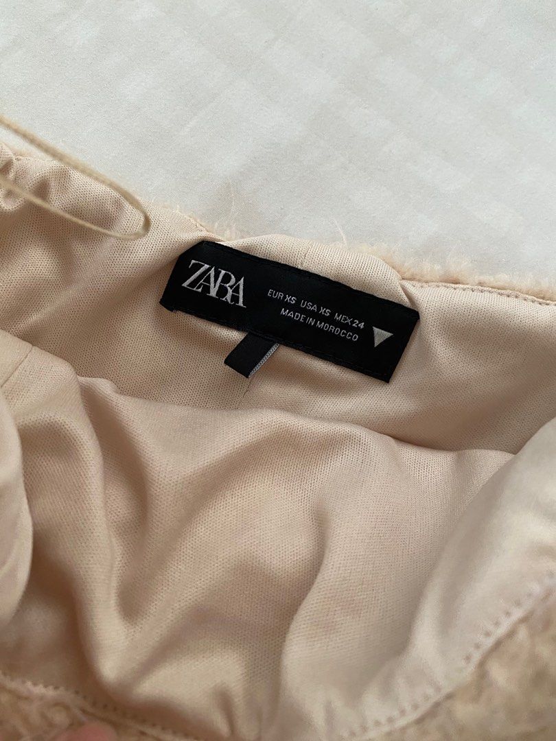 Zara tube top (Category: Sleeveless) located in Pasig City. Submitted by _matchabby (Listing ID 1367916280, Image 2). Description: Used once.