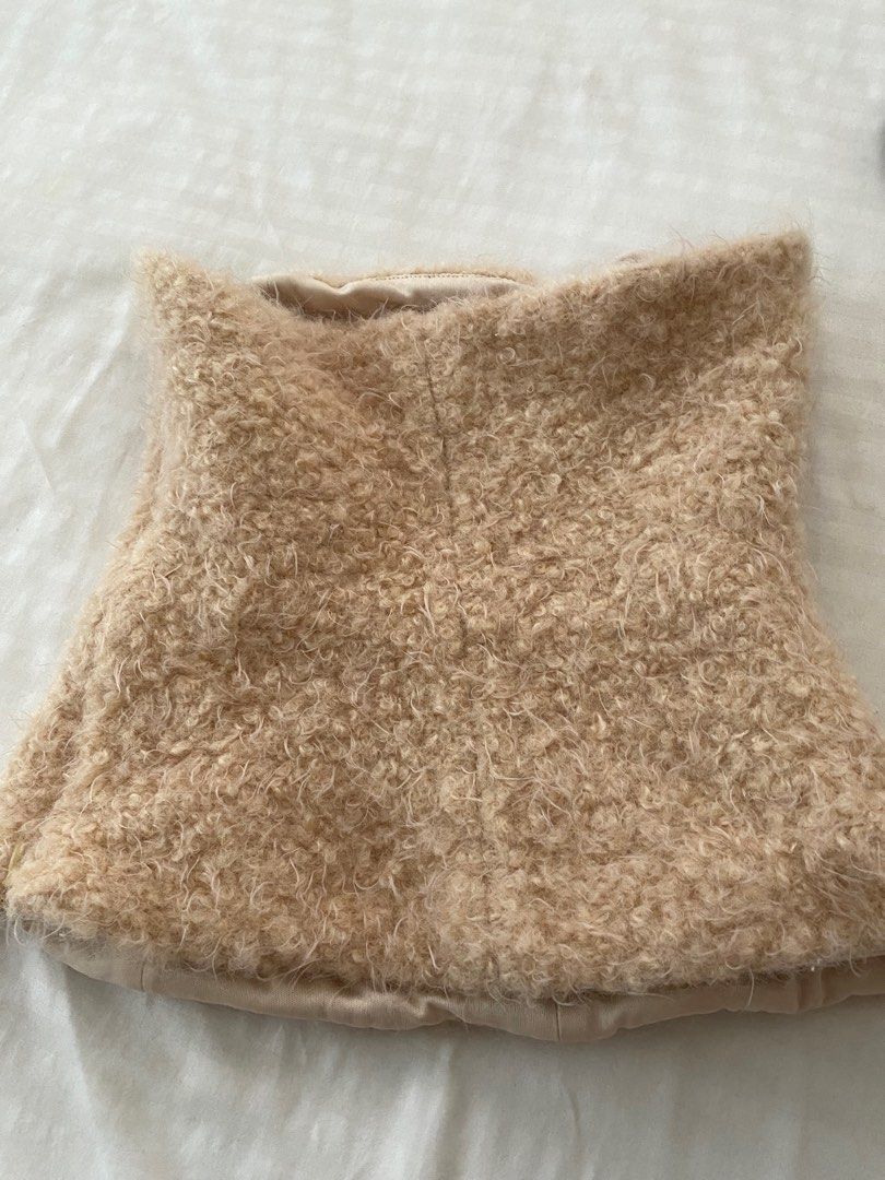 Zara tube top (Category: Sleeveless) located in Pasig City. Submitted by _matchabby (Listing ID 1367916280, Image 3). Description: Used once.