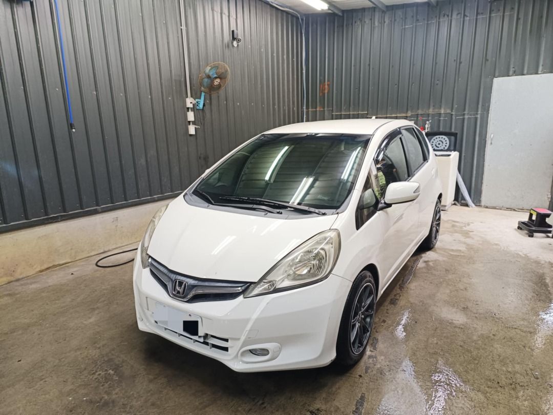 由 g82829123 (刊登 ID 1368103809，圖片 1) 提交，位於 桃園市 (Taoyuan) 的 2011 HONDA FIT 1.5 VTI-S 原版件 可貸款 (類別：汽車出售)，說明：2011 HONDA FIT 1.5 VTI-S 白色 原版件 里程：17萬公里 重點配備： 16吋鋁圈/LED尾燈/方向盤快控鍵/換檔撥片 恆溫空調/織布座椅/安卓主機/衛星導航 行車紀錄器/定速巡航/ 可私分、全額貸、低利率 售價：198000 電話：0968-688-931。