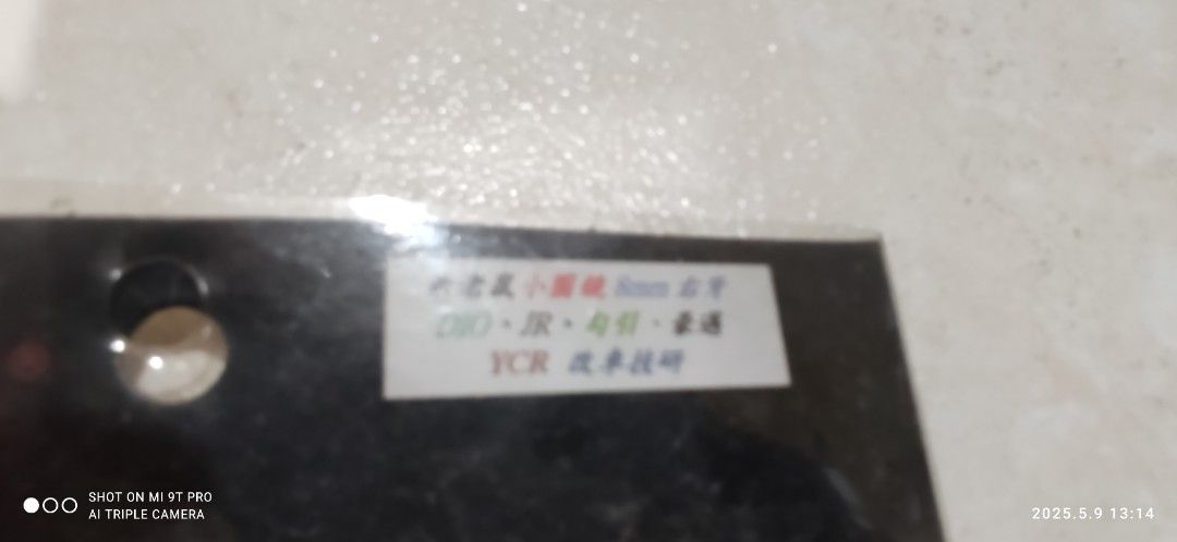 由 lkkk567 (刊登 ID 1368098554，圖片 2) 提交，位於 台中市 (Taichung) 的 三陽光陽 短腳小圓鏡後視鏡 8mm正牙 (類別：汽機車零配件)，說明：三陽光陽 短腳小圓鏡後視鏡 8mm正牙 東西如圖，螺絲有點鏽斑 短腳架。