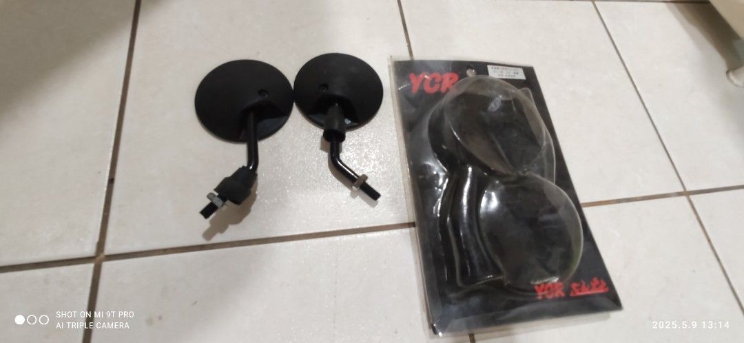 由 lkkk567 (刊登 ID 1368098554，圖片 1) 提交，位於 台中市 (Taichung) 的 三陽光陽 短腳小圓鏡後視鏡 8mm正牙 (類別：汽機車零配件)，說明：三陽光陽 短腳小圓鏡後視鏡 8mm正牙 東西如圖，螺絲有點鏽斑 短腳架。