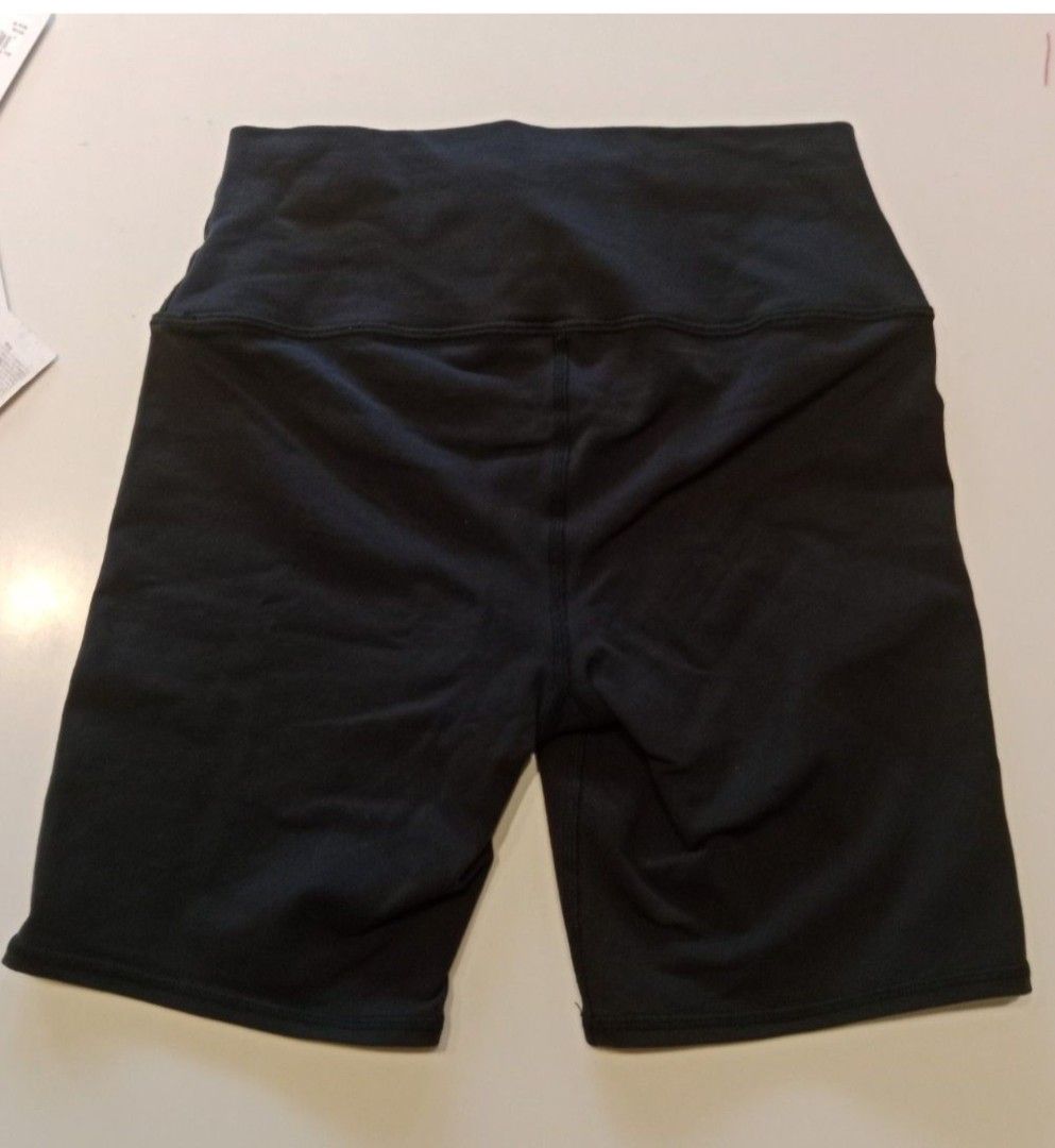Alo high waist cargo shorts (Category: Activewear) located in Muntinlupa City. Submitted by cezzy82 (Listing ID 1368084758, Image 2). Description: .