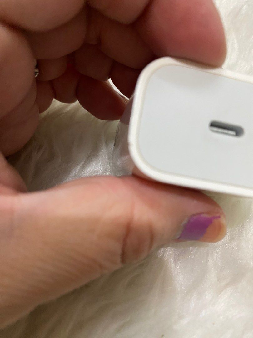 Apple adaptor type c orig (Category: Chargers & Cables) located in Manila. Submitted by eileensshoponlineshop (Listing ID 1368047098, Image 2). Description: .