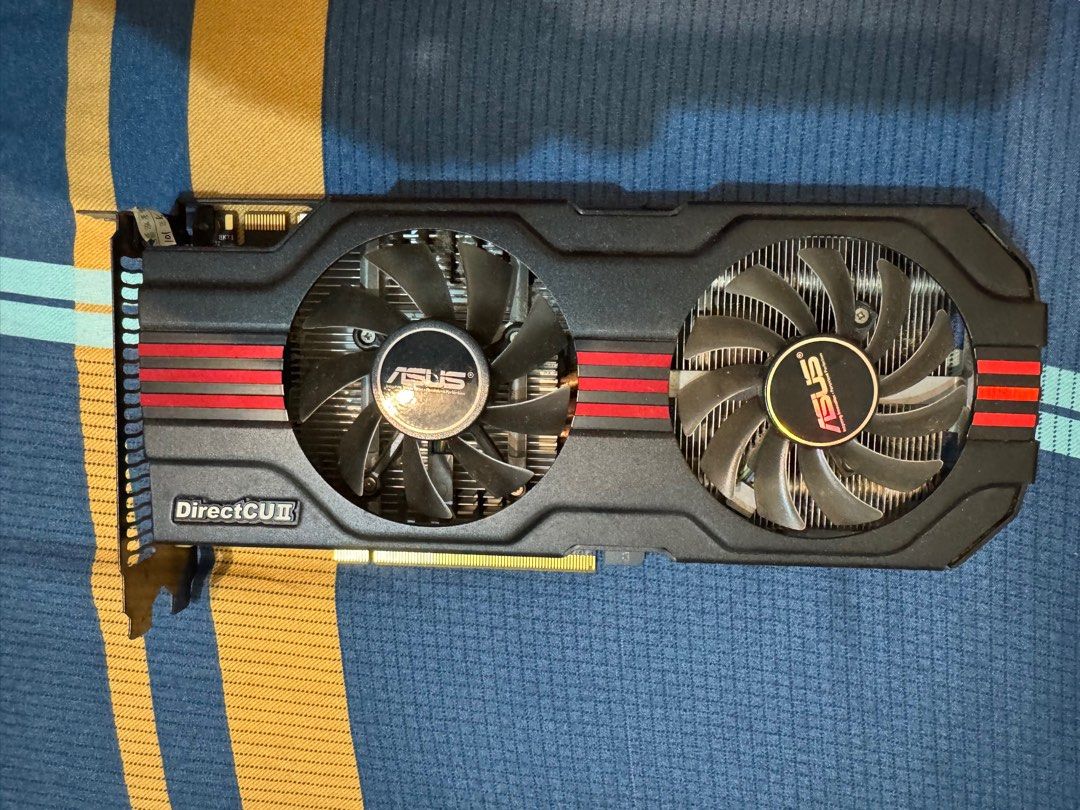 由 gobon1551525168 (刊登 ID 1368173713，圖片 1) 提交，位於 台北市 (Taipei) 的 ASUS GTX560TI 1G 顯示卡 (類別：電腦)，說明：無盒裝 。