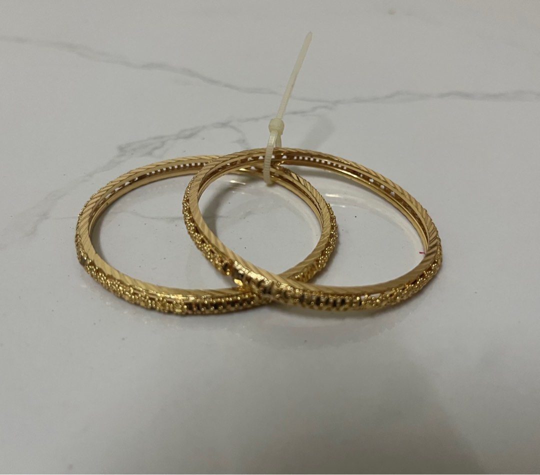 Bangles (Category: Bracelets) located in Singapore. Submitted by jewellery1244888 (Listing ID 1368044307, Image 3). Description: $12 each Sizes :2.6,2.8.