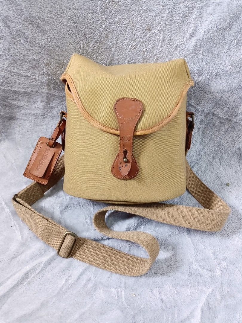 Billingham rucksack camera bag (Category: Camera Bags & Carriers) located in Asingan. Submitted by arnelpalaris8 (Listing ID 1368139533, Image 1). Description: Billingham Rucksack camera Bag Made in England Color Khaki 2 front pocket Verygood Condition Sign of used Missing inside accessories Pls check all Pics 1.5k FREESHIPPING PM ME.