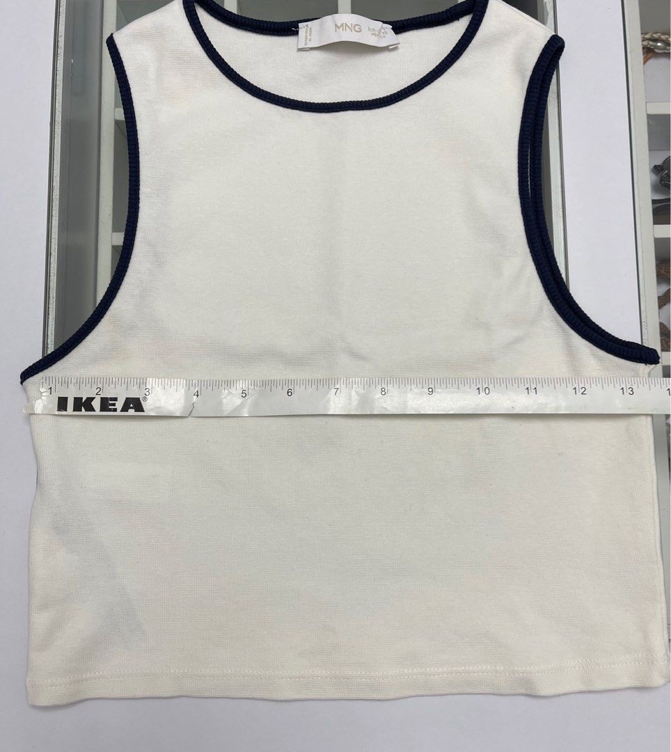 Bundle Sale!!! Mango Contrast Crop Sleeveless - Small (Category: Sleeveless) located in Jaen. Submitted by cutecottons09 (Listing ID 1332278011, Image 3). Description: Selling low. 👌 No flaws Rfs : Hindi nagagamit Really cute when worn . The fabric is thick and it’s fitted not loose. And not super cropped or depends sa height din . Maybe the models are just too skinny and tall . 😊 Eur Xs = Small Rfs: Tight on me. I should have gotten small size