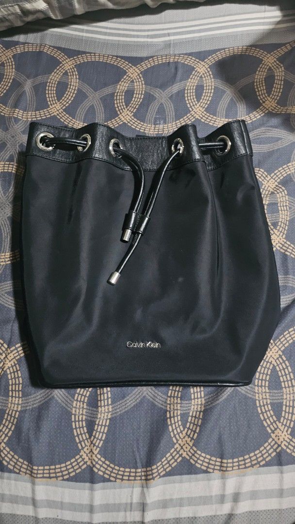 Calvin Klein 2-way bag (Category: Luxury Bags & Wallets) located in Quezon City. Submitted by keithchain (Listing ID 1368193846, Image 1). Description: Sack style backpack/ crossbody 2-way bag Send your best offer Flaws slight chopping. check last photos. 📍Acacia, Taguig.