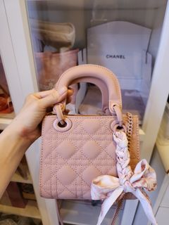 (Category: ) located in . Submitted by fashionstufflovers (Listing ID 1368054345, Image 1). Description: .
