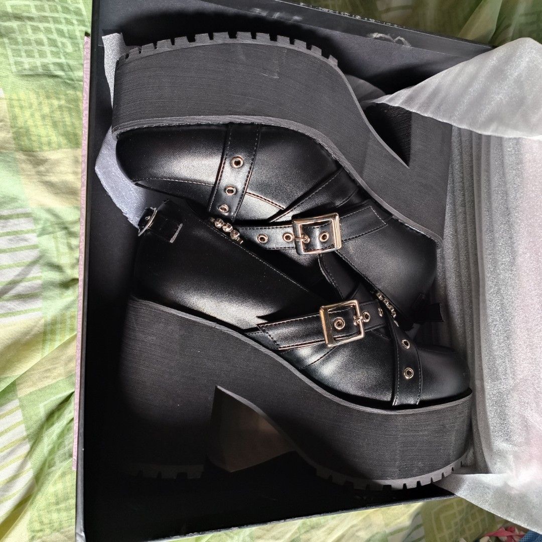Cheleap Jirai kei shoes (Category: Loafers) located in Abulug. Submitted by lowrain22 (Listing ID 1368160073, Image 2). Description: Brand new! never used! size is L fits 24.5 cm rfs: does not fit me.