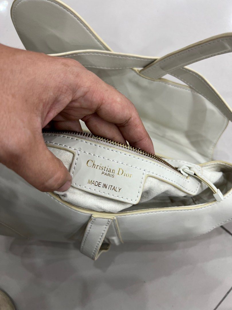 Christian Dior Saddle Bag (Category: Luxury Bags & Wallets) located in Bacolod City. Submitted by novymae23 (Listing ID 1368167204, Image 2). Description: Christian Dior Saddle Bag Size Small Minor Sign Of Usage .