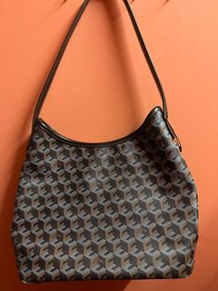 (Category: ) located in . Submitted by baziepreloved (Listing ID 1368162935, Image 1). Description: .