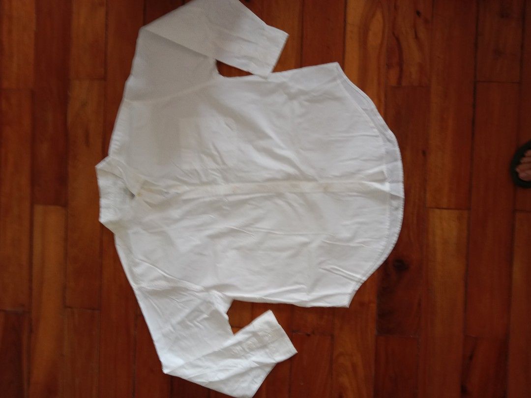 Classy white top (Category: Longsleeves) located in Quezon City. Submitted by Isssa (Listing ID 1368119632, Image 1). Description: these are personal items and bought from the US.