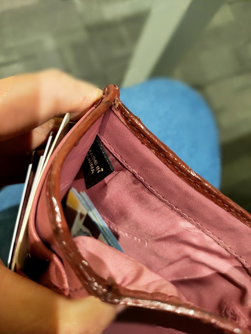 Coach Medium Wallet (Category: Wallets & Card holders) located in Quezon City. Submitted by karlam (Listing ID 1368107877, Image 3). Description: sign of use rubber lining Canvas Authentic Coach.
